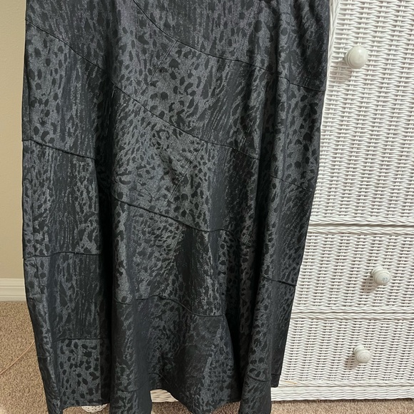 SANDRO Fit ‘n Flare Pieced/Tiered MIDI SKIRT - Black Denim Animal Print - NWOT - Picture 5 of 7